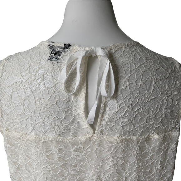 Ann Taylor Off White Tiered Lace Sleeveless Top - Picture 8 of 12